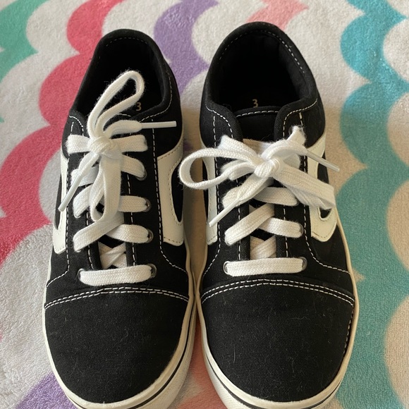 Vans size 3 black/white shoes - Picture 3 of 3